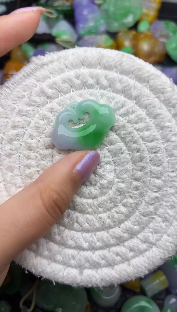 颈饰未镶嵌翡翠缅甸翡翠吊坠