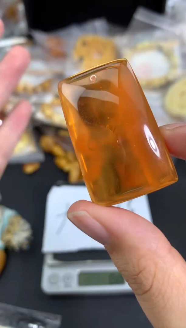 蜜蜡未镶嵌珠宝奇石1