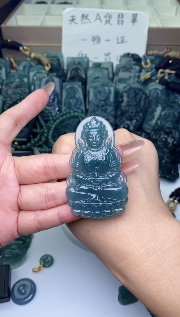 颈饰未镶嵌翡翠