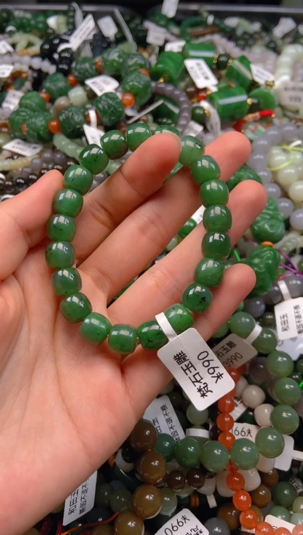 和田玉未镶嵌颈饰1