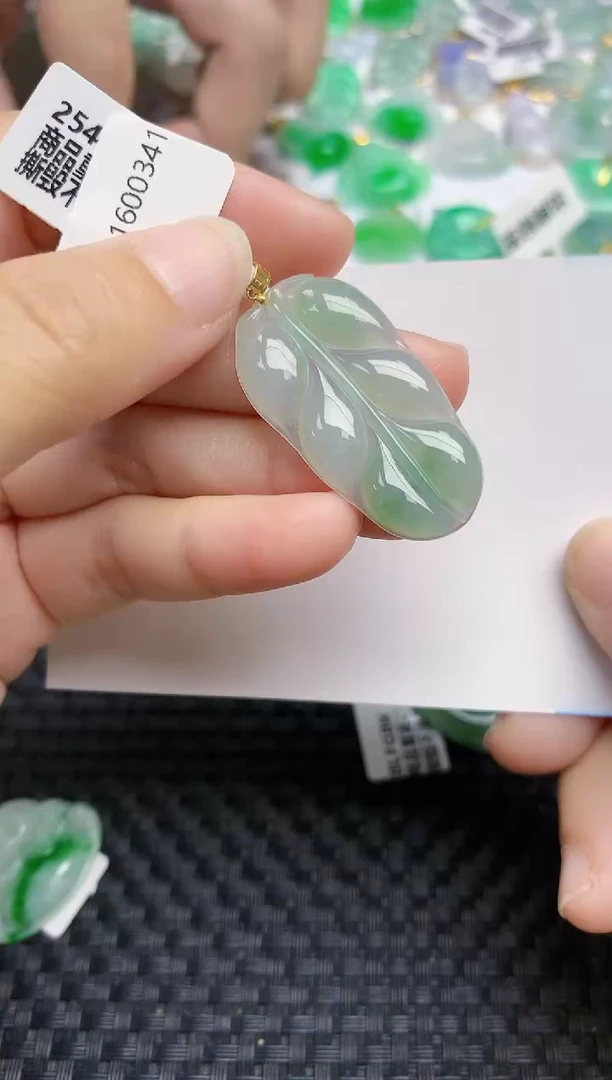翡翠18K金镶嵌颈饰天然A货翡翠