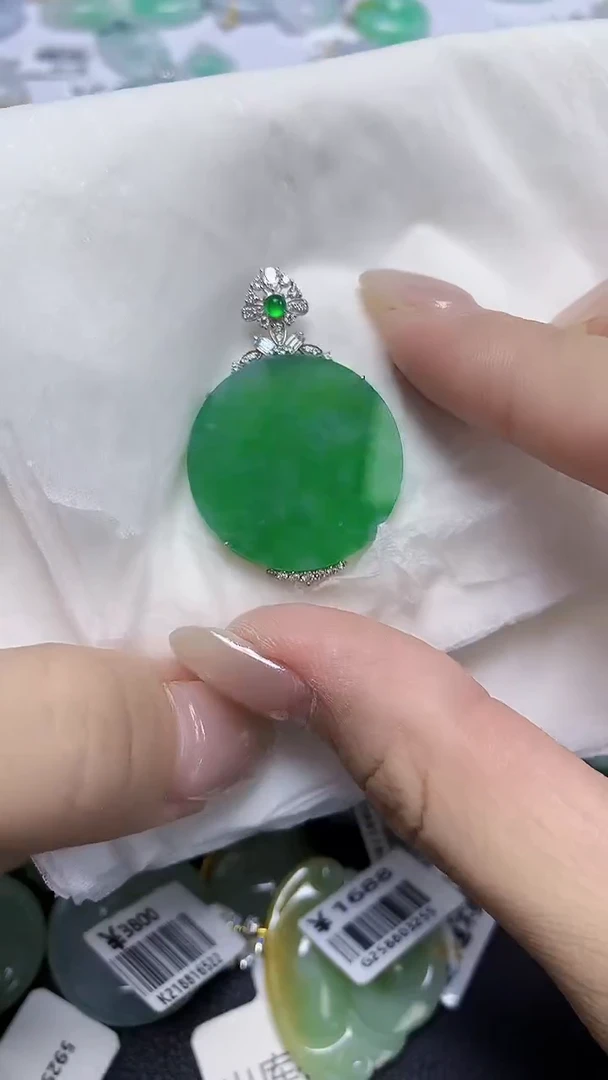 翡翠18K金镶嵌颈饰天然缅甸翡翠A货