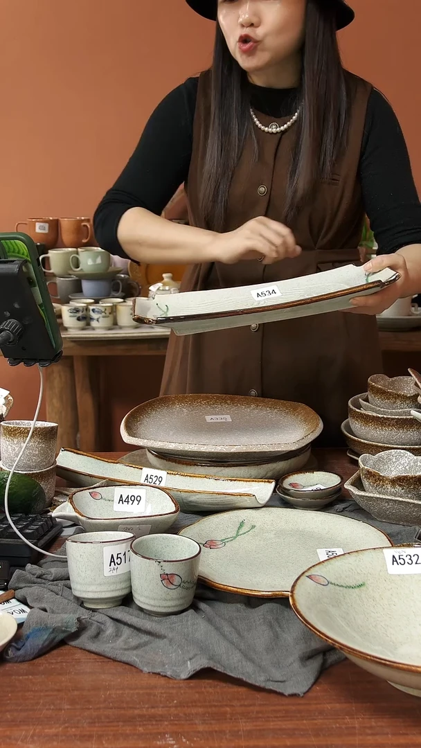 陶瓷A534 手绘荷花黑点36*15可能微瑕