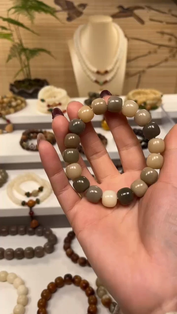 【闪购商品】白玉菩提吊坠卡12福利手串