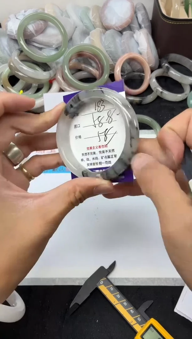 未镶嵌手镯石英质玉183