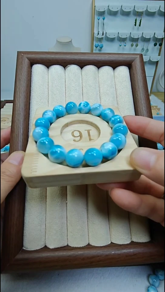 未镶嵌针钠钙石（海纹石）手链金*?多样性发一