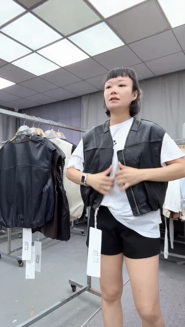 身上马甲  大哥家漂亮衣服漂亮颜色