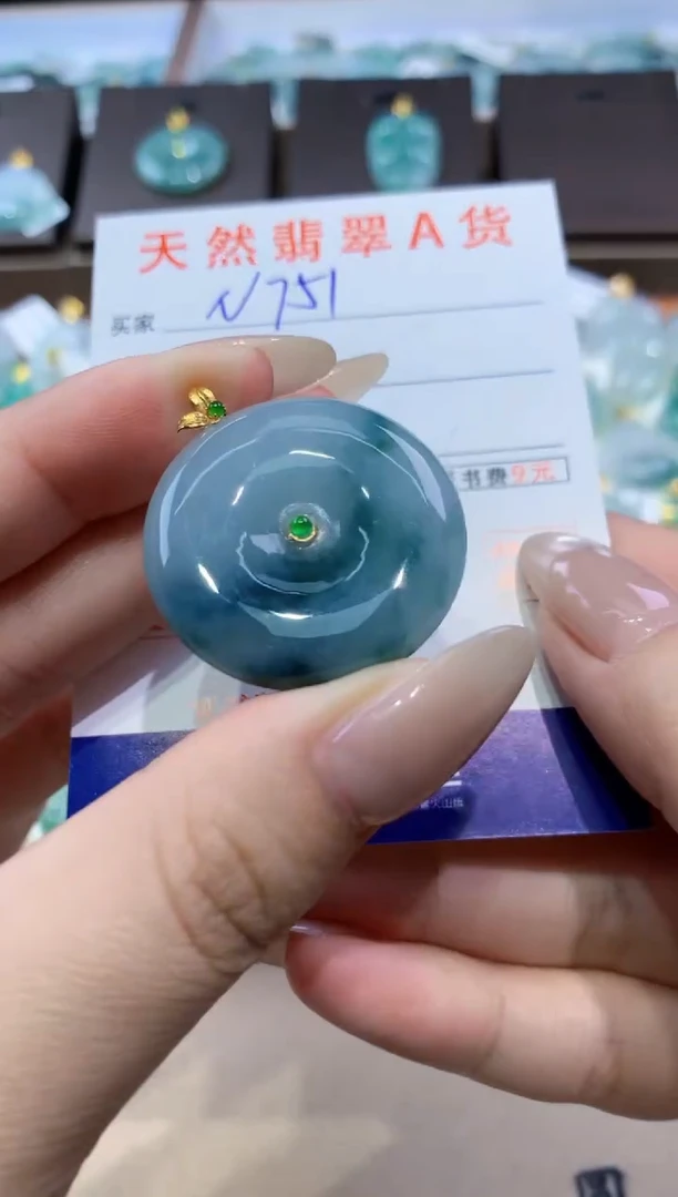 颈饰18K金镶嵌翡翠天然缅甸翡翠A货挂件