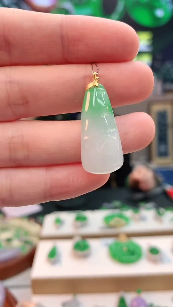 【闪购商品】翡翠颈饰18K金镶嵌 赠礼盒证书 敏