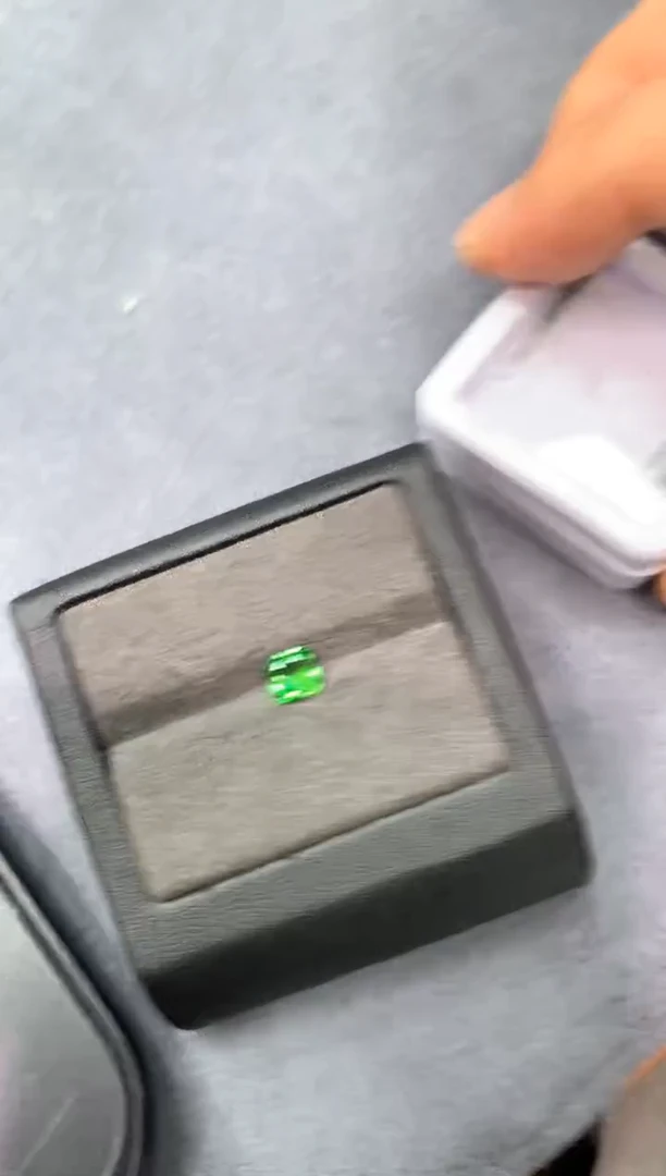 未镶嵌裸石石榴石（沙弗莱）1.15ct 23