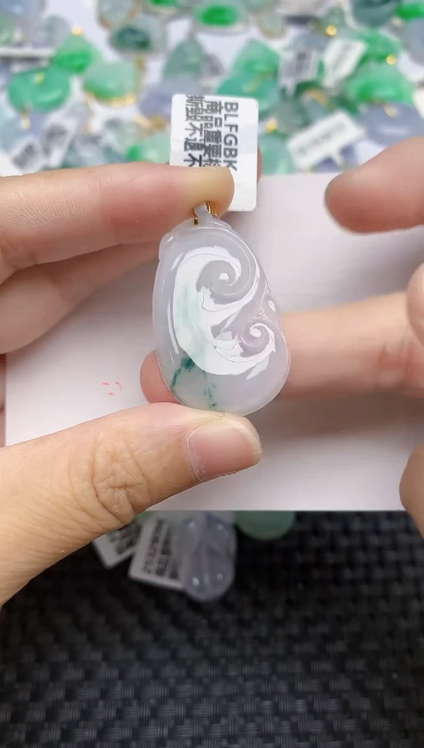 翡翠18K金镶嵌颈饰天然A货翡翠