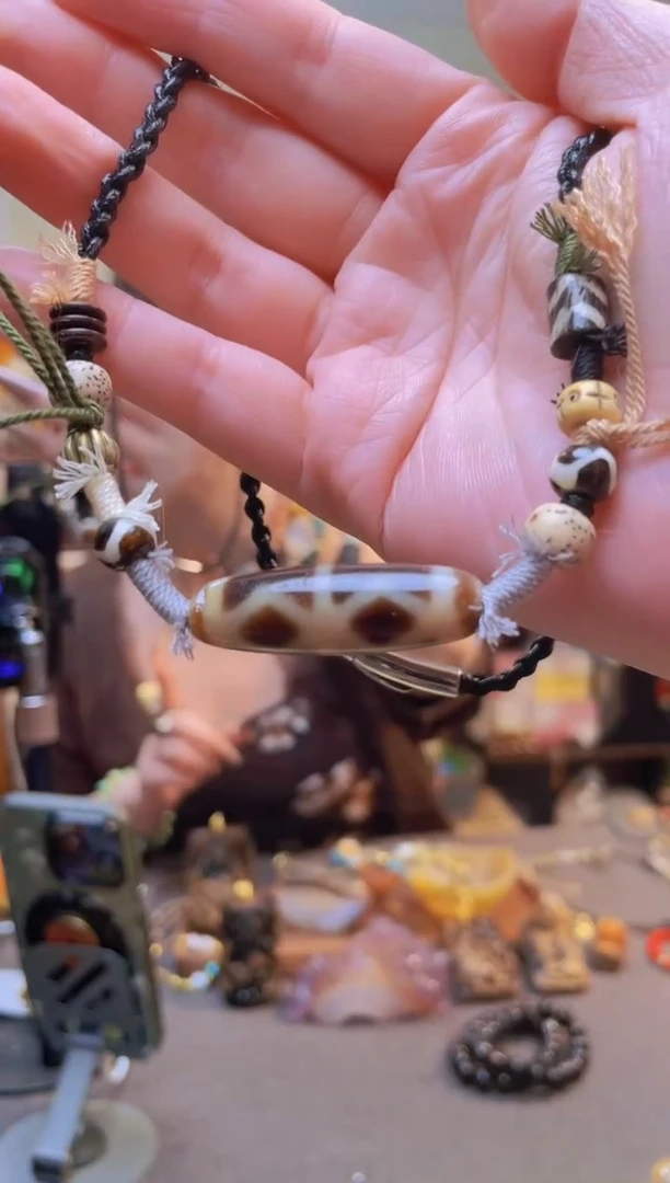 木质类牙黄金刚出吊坠