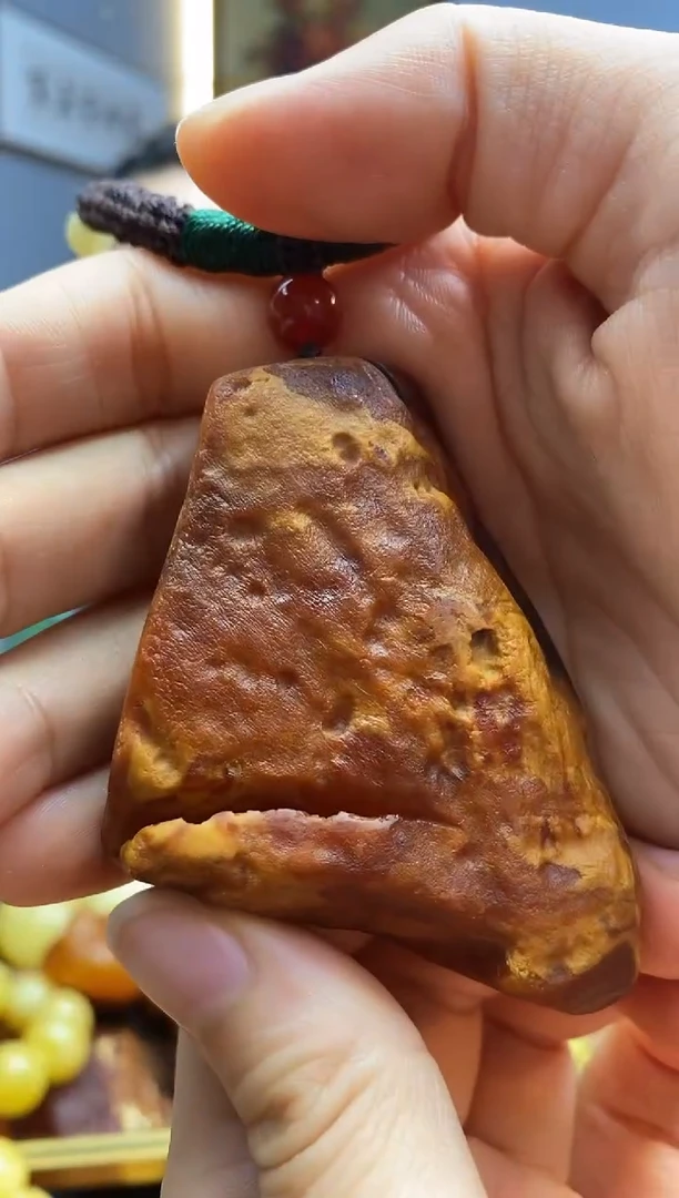 未镶嵌颈饰琥珀吊坠