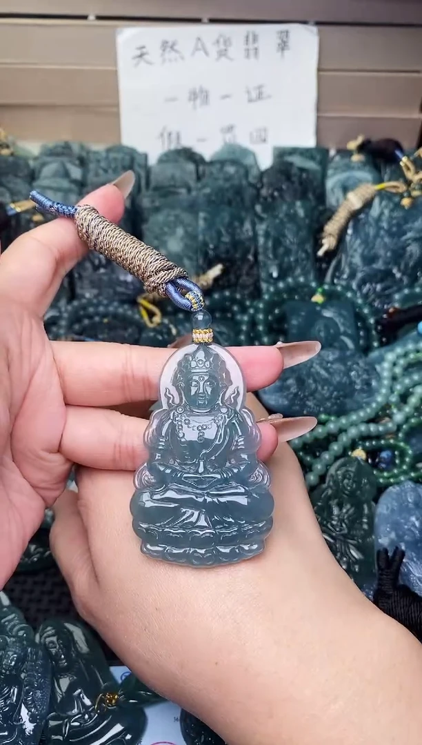 颈饰未镶嵌翡翠