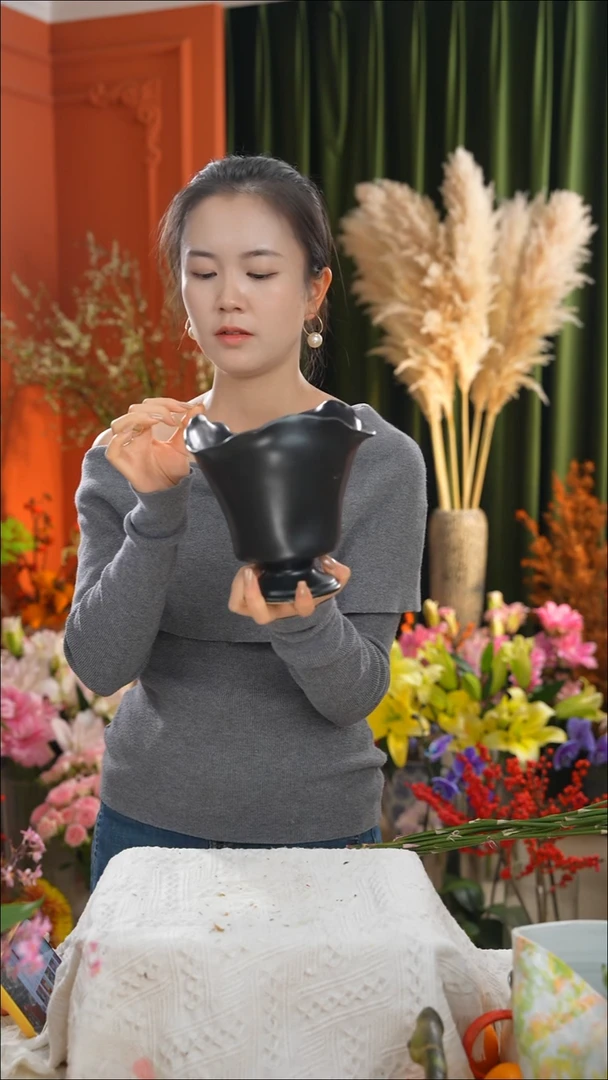 陶瓷花盆 【黑色波浪口百褶裙】