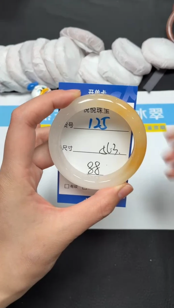 未镶嵌手镯石英质玉125