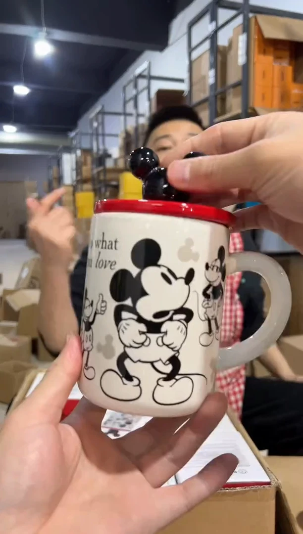 【闪购商品】杯原盒米奇手稿带盖杯