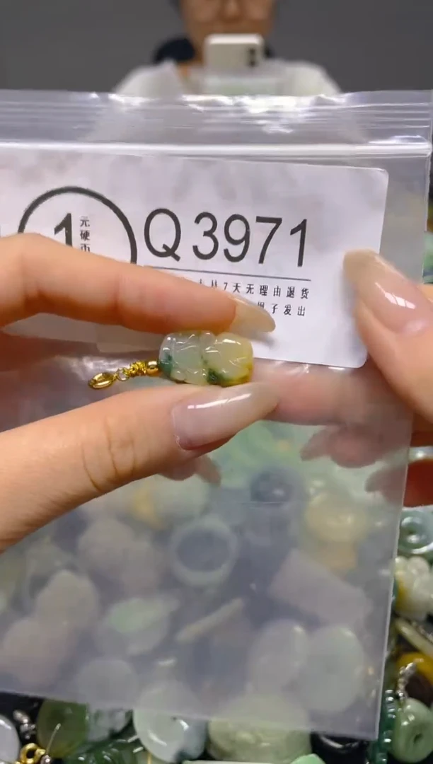 颈饰未镶嵌翡翠/ Q /翡翠A货，一件也是批发价