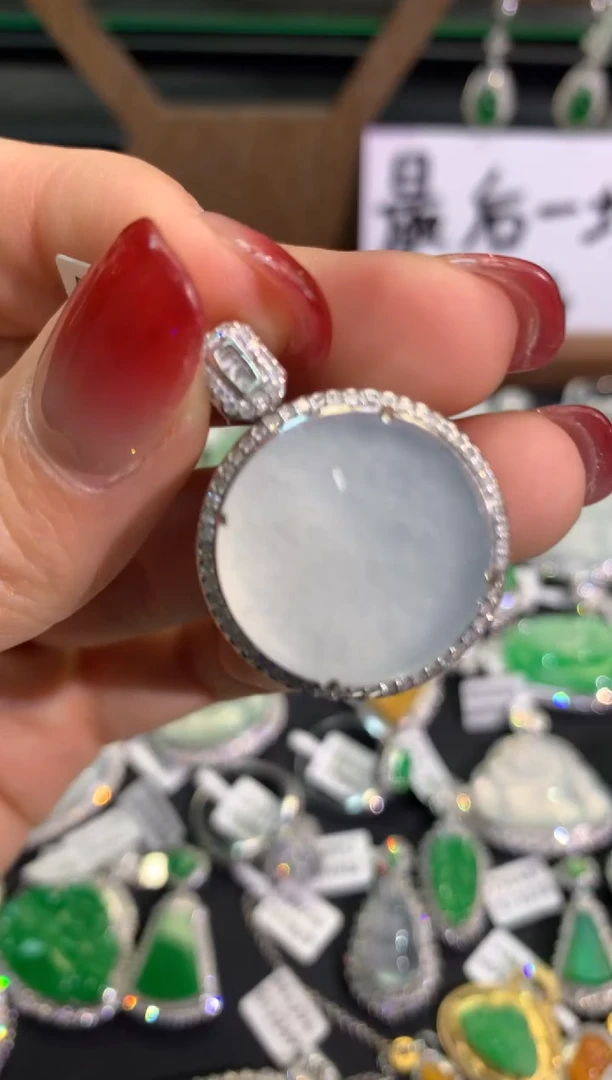 【闪购商品】翡翠吊坠(不含链)18K金镶嵌吊坠