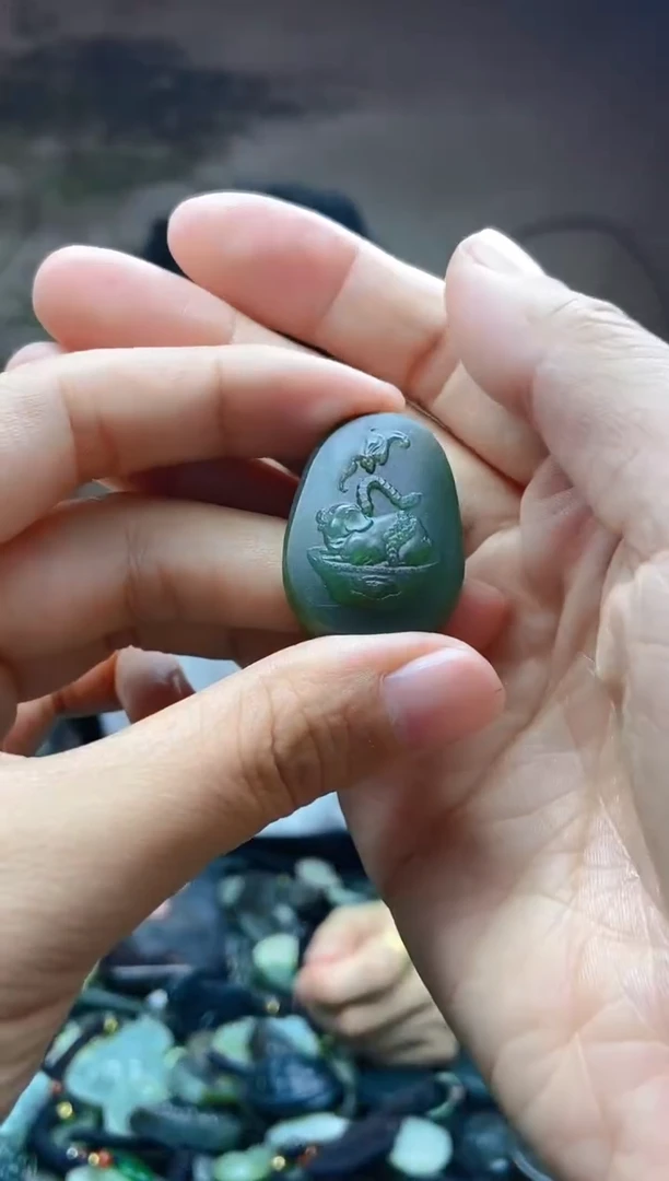 颈饰未镶嵌和田玉1