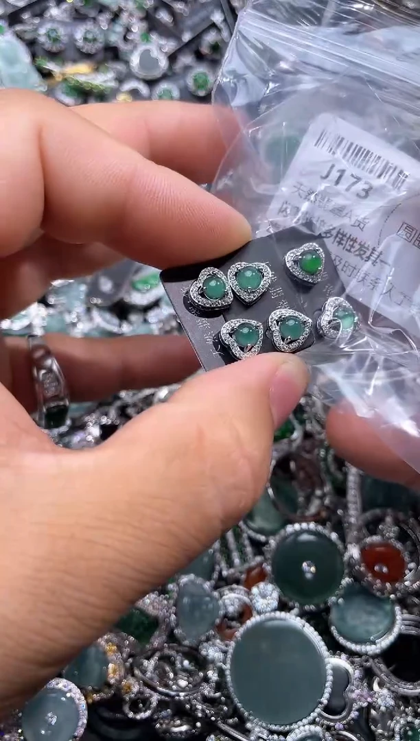 【闪购商品】翡翠颈饰未镶嵌J173耳钉 多样性发其一