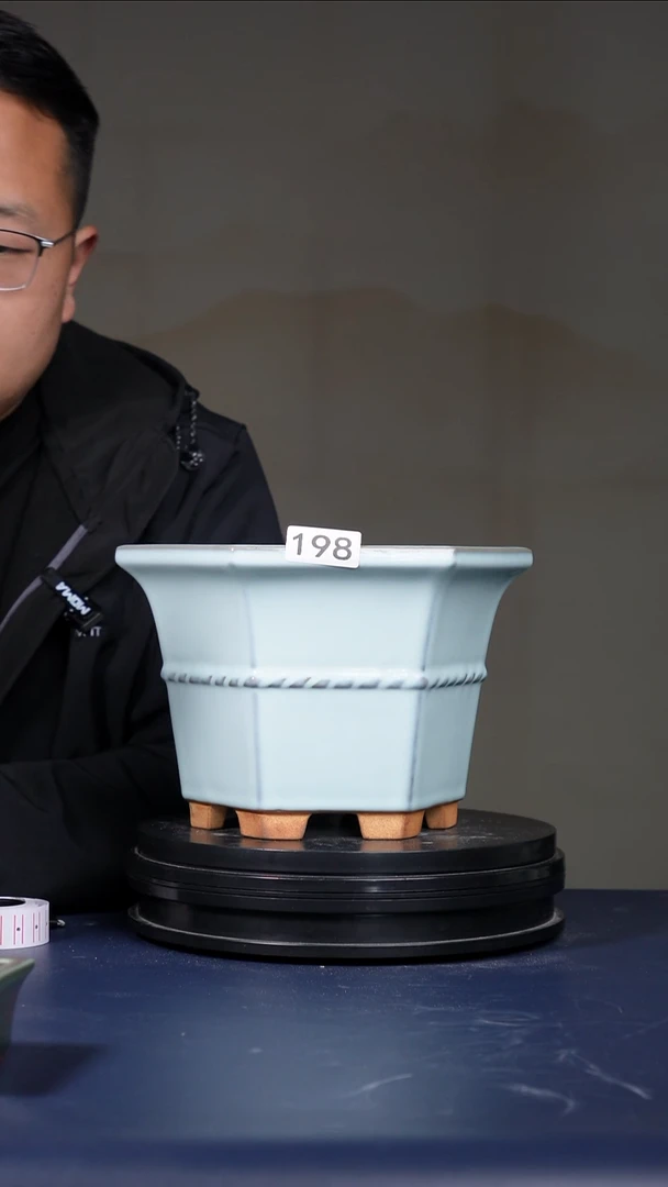 其他瓷微瑕198号月白六方盆  口径24高16 NO退NO换