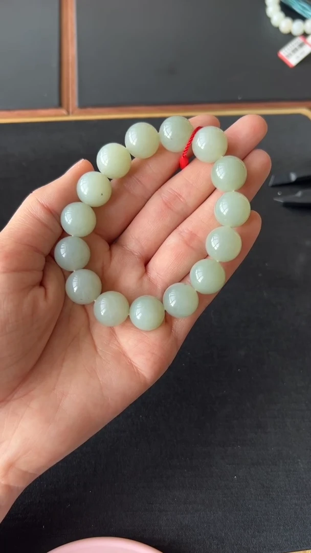 【闪购商品】和田玉手串未镶嵌且末微色差近矿卡14