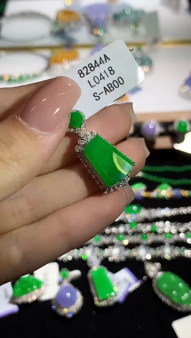 翡翠18K金镶嵌吊坠(不含链)L0418多样性发其一