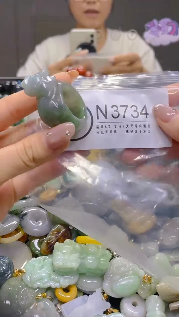 翡翠未镶嵌颈饰/N/翡翠A货，一件也是批发价1