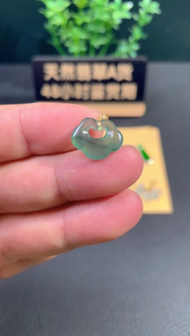 颈饰18K金镶嵌翡翠翡翠