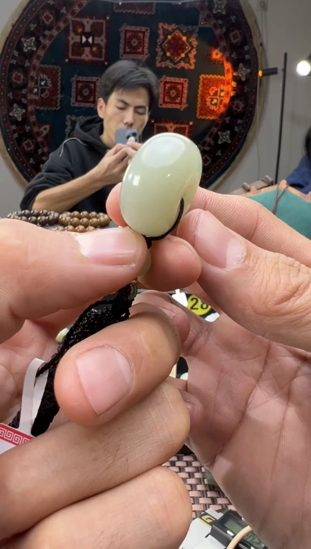 吊坠(赠链)未镶嵌和田玉且末料青白玉平安扣