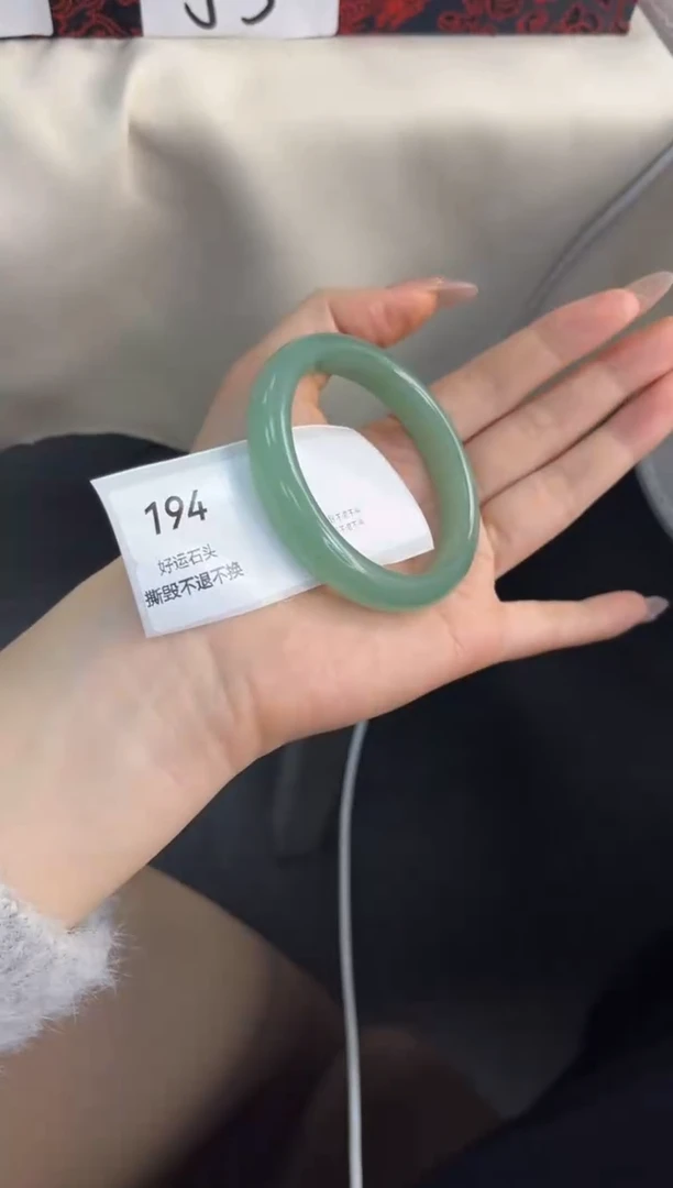 未镶嵌手镯石英质玉194