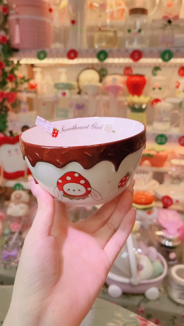 摆件品质好发货快放心拍！草莓兔米饭碗