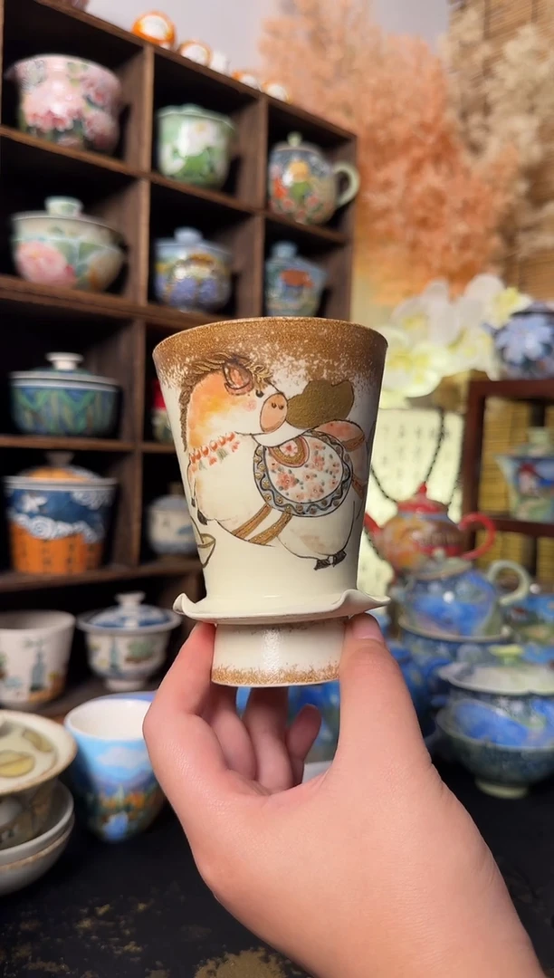 石一描金小马高足手握杯