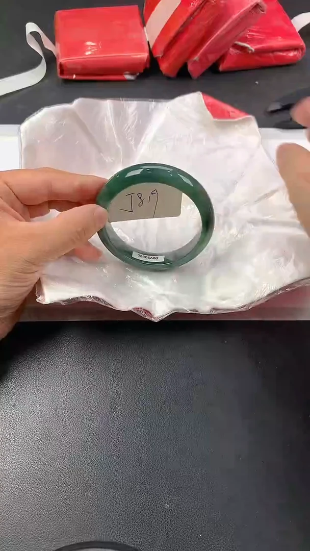 翡翠手镯未镶嵌351