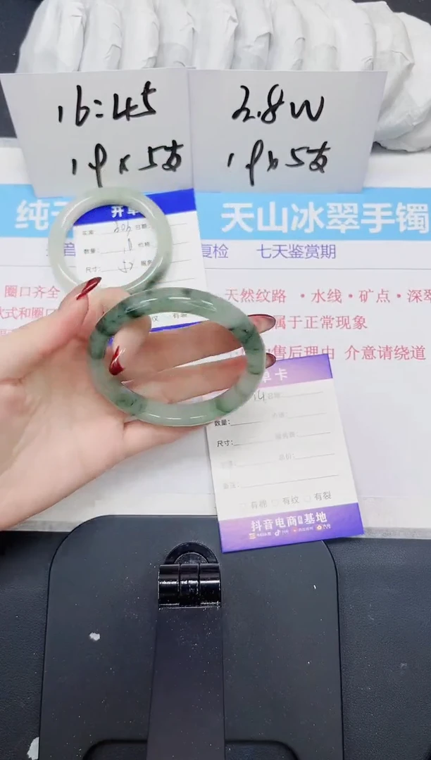 【闪购商品】石英质玉手镯未镶嵌304