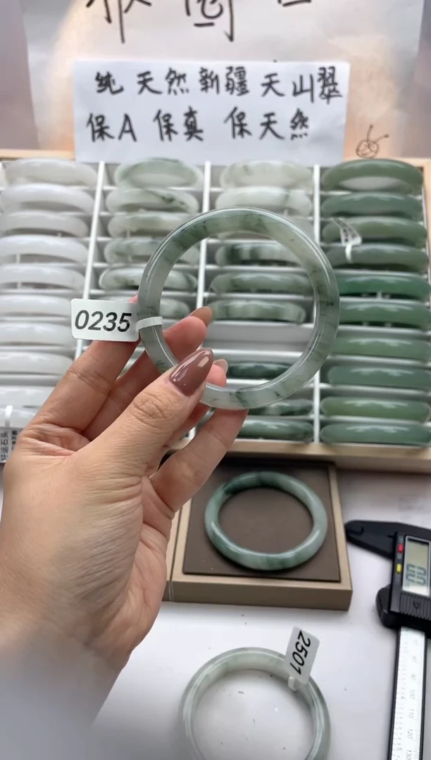 未镶嵌手镯石英质玉0235