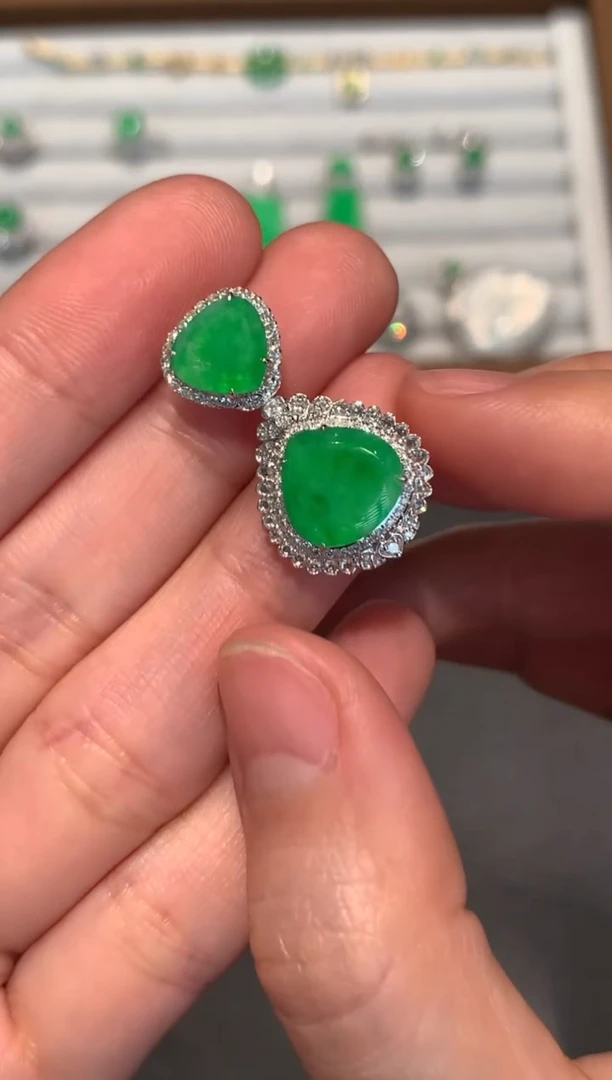 【闪购商品】翡翠吊坠(不含链)18K金镶嵌13500