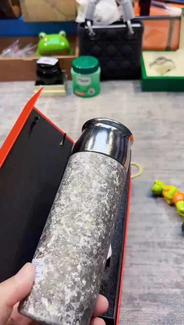 瓷片茗盏磁吸保温杯..银色