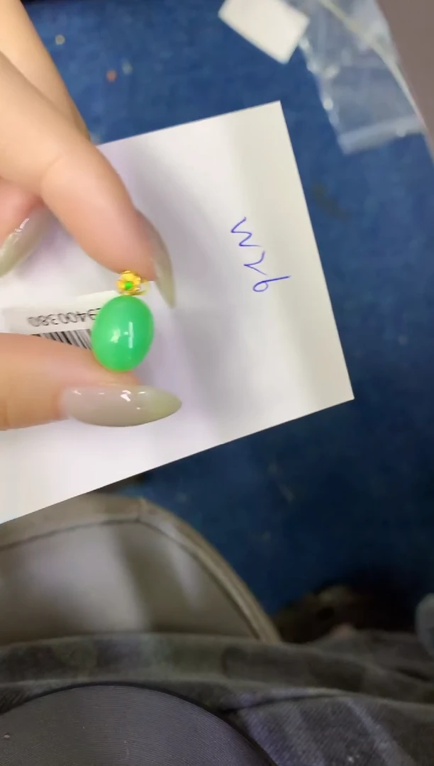 翡翠18K金镶嵌颈饰缅甸天然翡翠A货