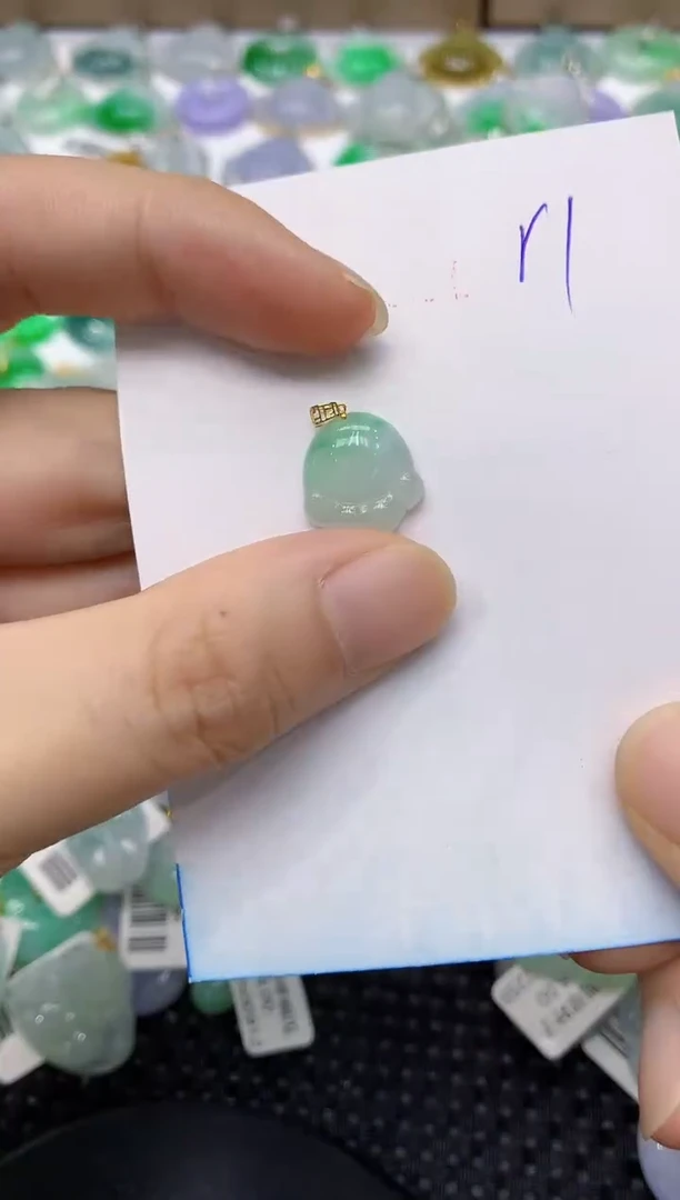 翡翠18K金镶嵌颈饰111111111