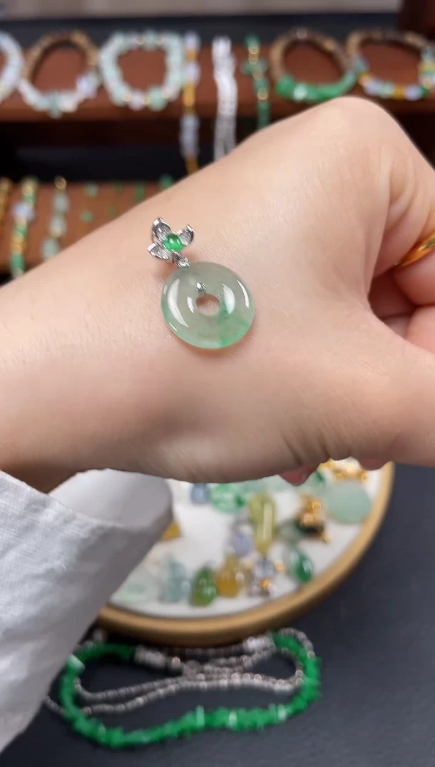 【闪购商品】翡翠吊坠(不含链)18K金镶嵌一个  JK705