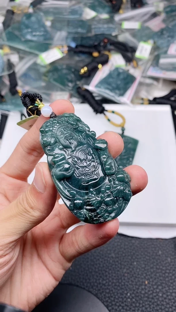 颈饰未镶嵌翡翠