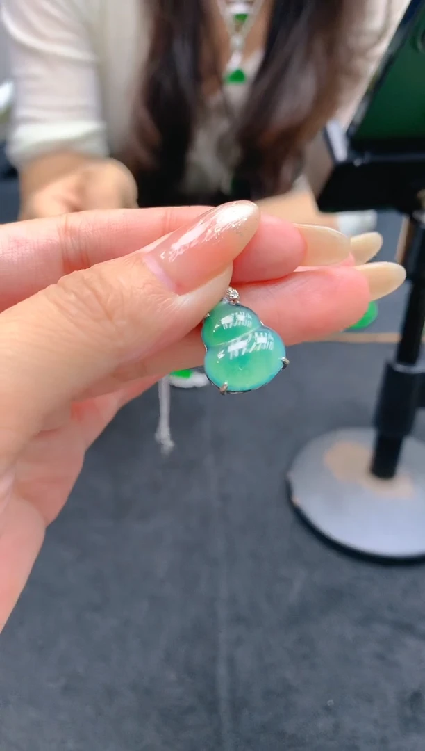 翡翠未镶嵌颈饰天然A货翡翠