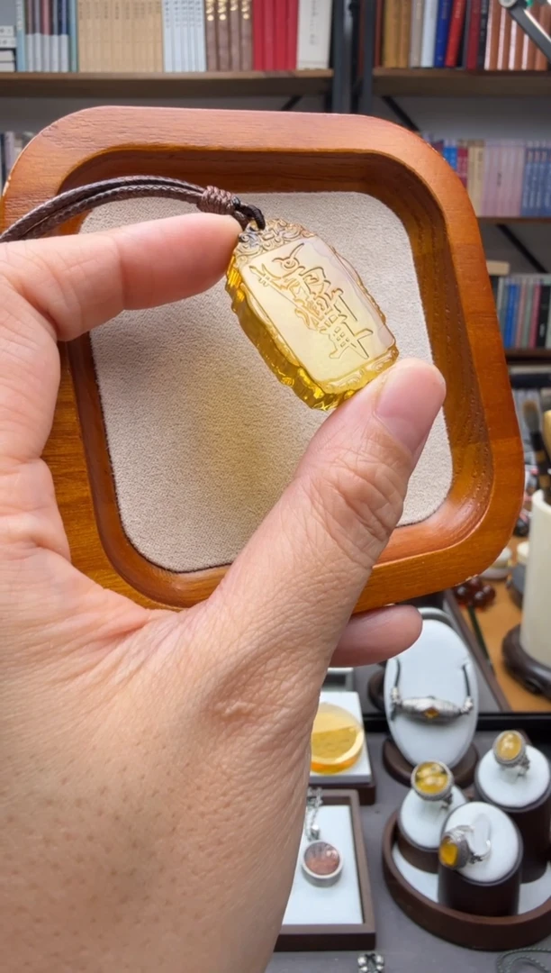 未镶嵌颈饰琥珀紫微讳吊坠