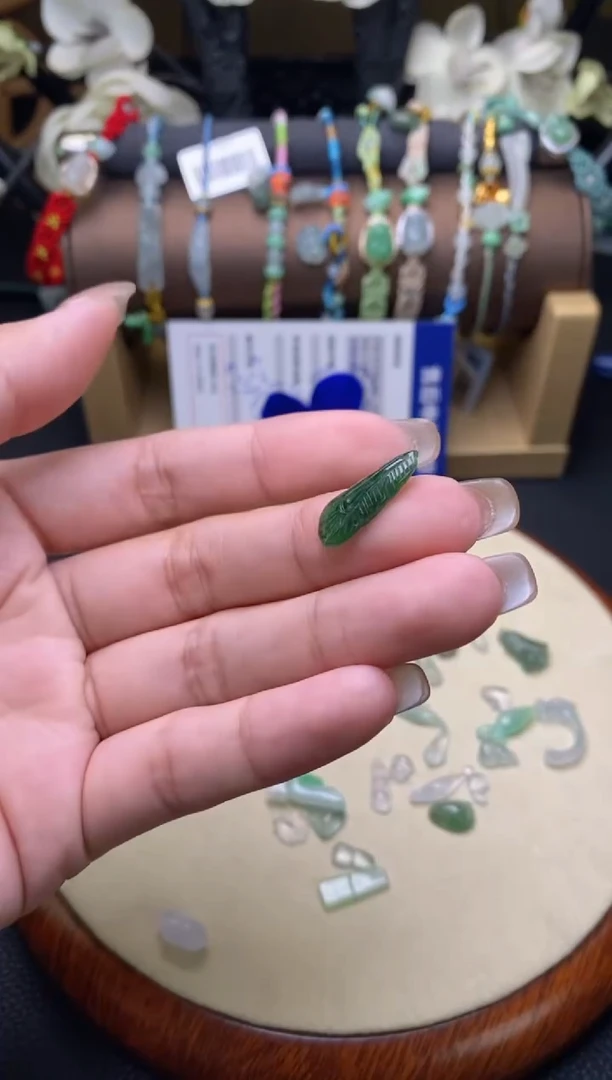 颈饰未镶嵌翡翠净货15596