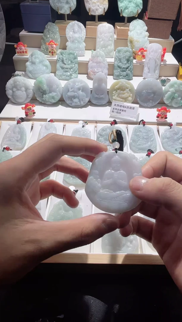 吊坠(赠链)未镶嵌翡翠11/8    22