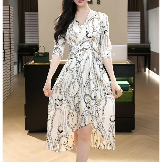 现货2025夏季新款【1754】气质高级感小众V领褶皱设计收腰a字连衣裙