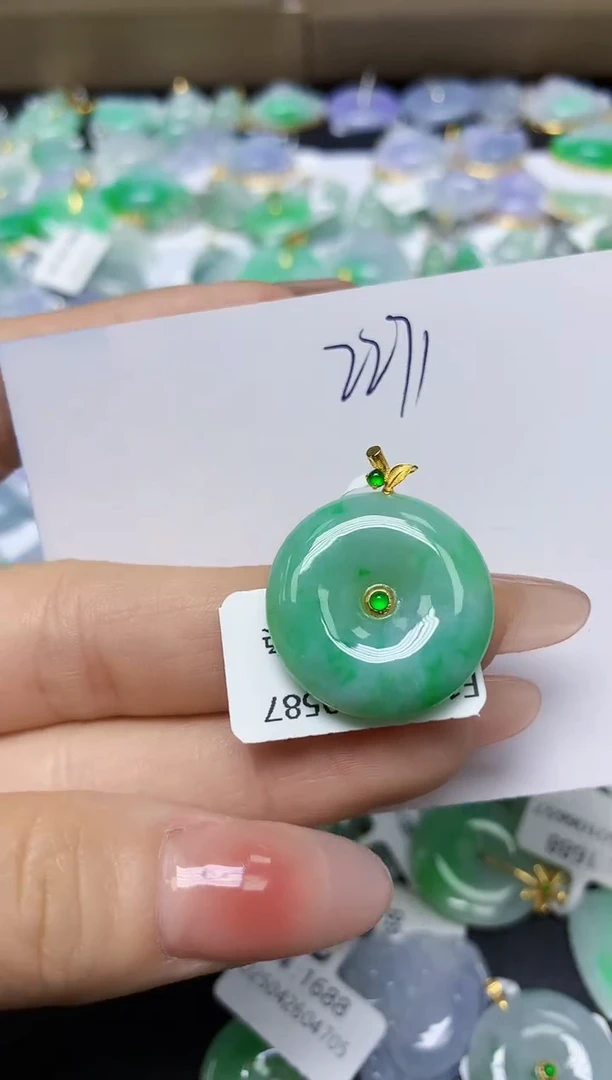 翡翠18K金镶嵌颈饰 天然缅甸翡翠A货