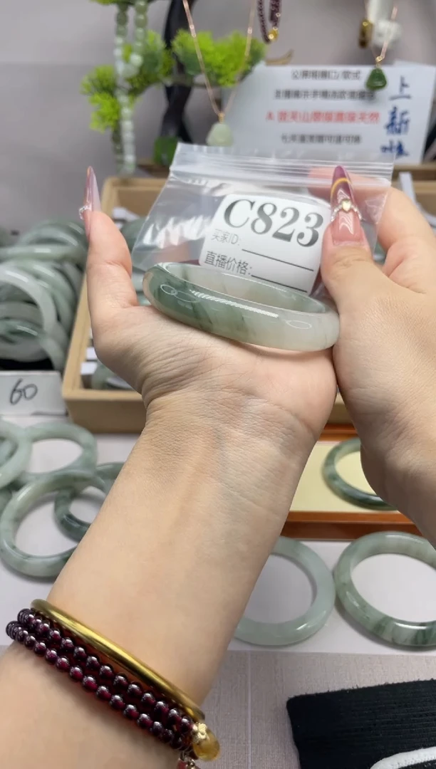 【闪购商品】石英质玉（天山翠）手镯未镶嵌c823